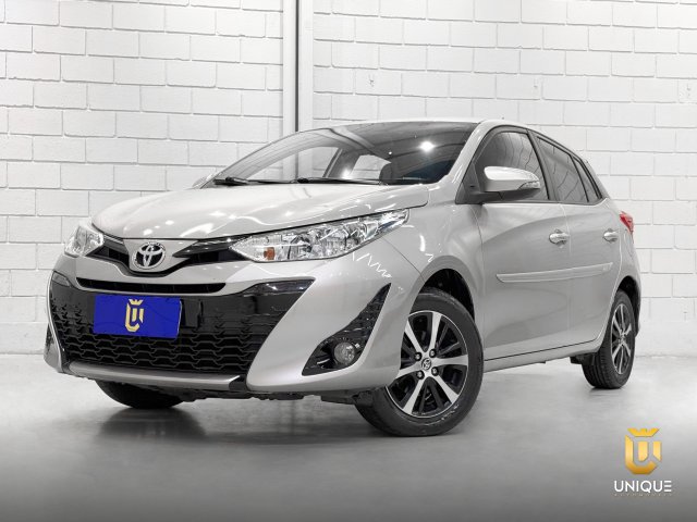 Toyota Yaris Hatch 1.5 16V FLEX XS MULTIDRIVE 2018/2019 prata à venda na Unique Automóveis em Indaiatuba — foto 2