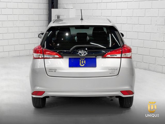 Toyota Yaris Hatch 1.5 16V FLEX XS MULTIDRIVE 2018/2019 prata à venda na Unique Automóveis em Indaiatuba — foto 5