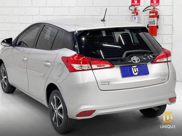 Toyota Yaris Hatch 1.5 16V FLEX XS MULTIDRIVE 2018/2019 prata à venda na Unique Automóveis em Indaiatuba — foto 6
