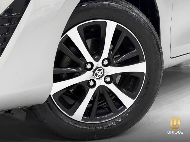 Toyota Yaris Hatch 1.5 16V FLEX XS MULTIDRIVE 2018/2019 prata à venda na Unique Automóveis em Indaiatuba — foto 7