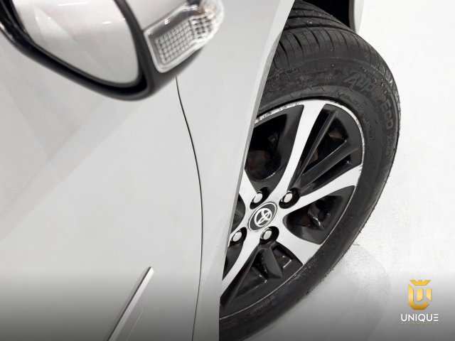 Toyota Yaris Hatch 1.5 16V FLEX XS MULTIDRIVE 2018/2019 prata à venda na Unique Automóveis em Indaiatuba — foto 8