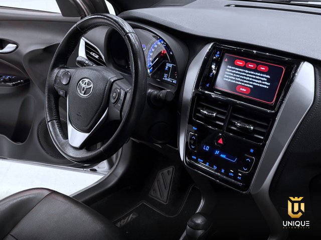 Toyota Yaris Hatch 1.5 16V FLEX XS MULTIDRIVE 2018/2019 prata à venda na Unique Automóveis em Indaiatuba — foto 11