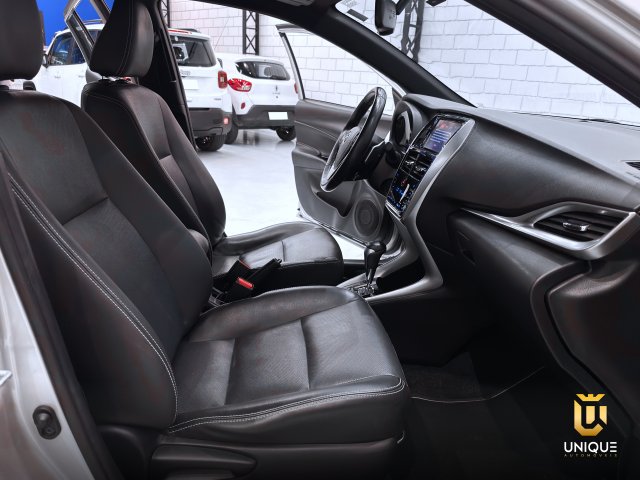 Toyota Yaris Hatch 1.5 16V FLEX XS MULTIDRIVE 2018/2019 prata à venda na Unique Automóveis em Indaiatuba — foto 12
