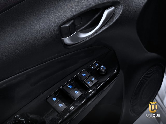 Toyota Yaris Hatch 1.5 16V FLEX XS MULTIDRIVE 2018/2019 prata à venda na Unique Automóveis em Indaiatuba — foto 14