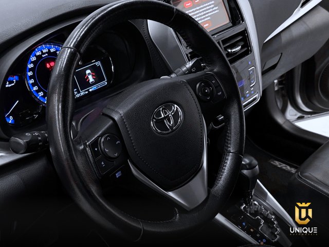 Toyota Yaris Hatch 1.5 16V FLEX XS MULTIDRIVE 2018/2019 prata à venda na Unique Automóveis em Indaiatuba — foto 15