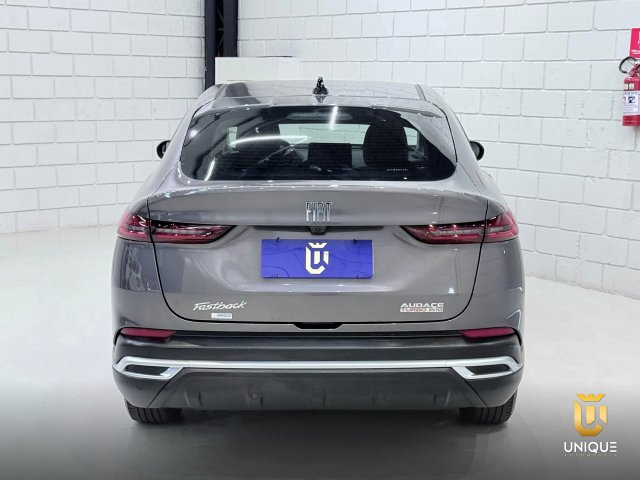 Fiat Fastback 1.0 TURBO 200 FLEX AUDACE CVT 2023 cinza à venda na Unique Automóveis em Indaiatuba — foto 5