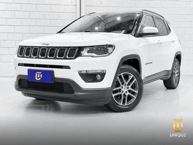 Detalhe do Jeep Compass na Unique Automóveis em Indaiatuba