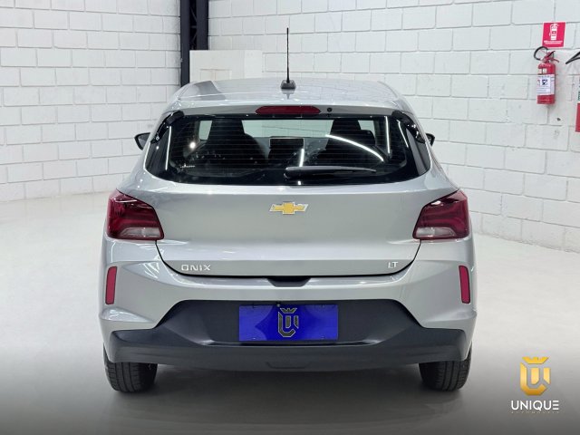 Chevrolet Onix 1.0 FLEX LT MANUAL 2024/2025 cinza à venda na Unique Automóveis em Indaiatuba — foto 5