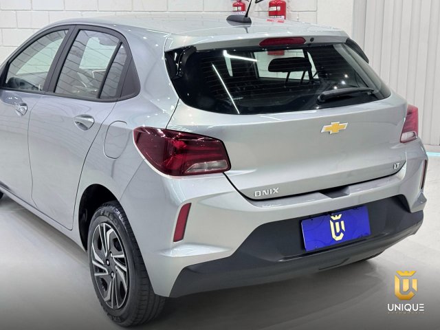 Chevrolet Onix 1.0 FLEX LT MANUAL 2024/2025 cinza à venda na Unique Automóveis em Indaiatuba — foto 6