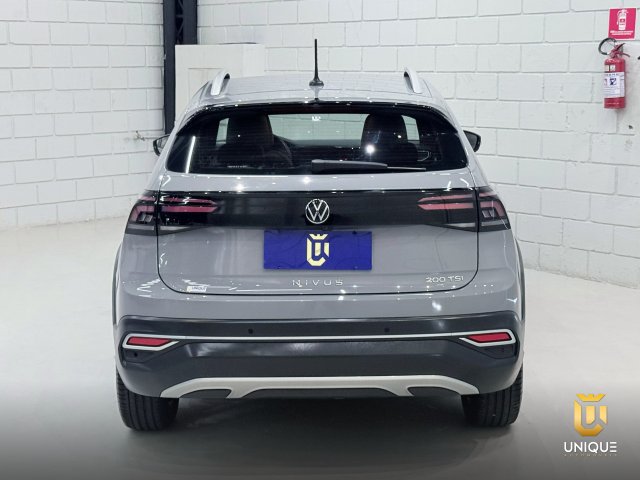 Volkswagen Nivus 1.0 200 TSI TOTAL FLEX HIGHLINE AUTOMÁTICO 2021/2022 cinza à venda na Unique Automóveis em Indaiatuba — foto 5