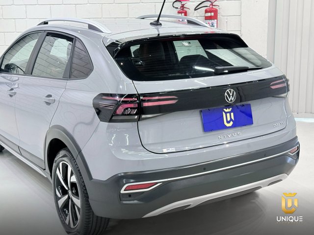 Volkswagen Nivus 1.0 200 TSI TOTAL FLEX HIGHLINE AUTOMÁTICO 2021/2022 cinza à venda na Unique Automóveis em Indaiatuba — foto 6