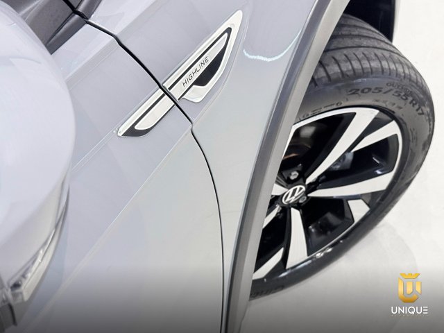 Volkswagen Nivus 1.0 200 TSI TOTAL FLEX HIGHLINE AUTOMÁTICO 2021/2022 cinza à venda na Unique Automóveis em Indaiatuba — foto 8