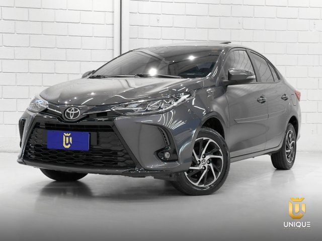Toyota Yaris Sedan 1.5 16V FLEX SEDAN XLS CONNECT MULTIDRIVE 2022/2023 cinza à venda na Unique Automóveis em Indaiatuba — foto 2