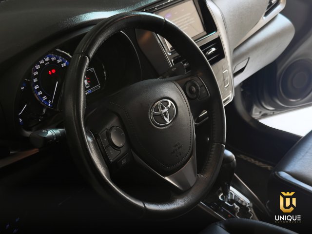 Toyota Yaris Sedan 1.5 16V FLEX SEDAN XLS CONNECT MULTIDRIVE 2022/2023 cinza à venda na Unique Automóveis em Indaiatuba — foto 13