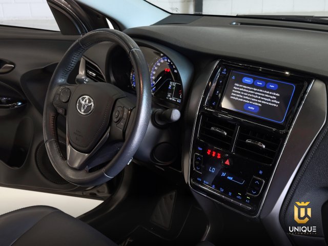 Toyota Yaris Sedan 1.5 16V FLEX SEDAN XLS CONNECT MULTIDRIVE 2022/2023 cinza à venda na Unique Automóveis em Indaiatuba — foto 17