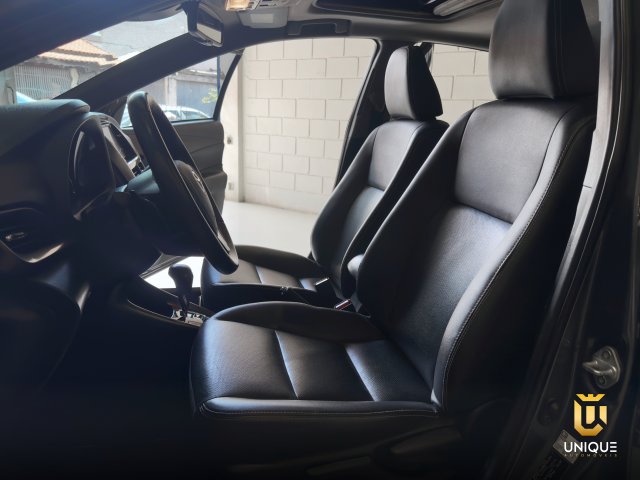 Toyota Yaris Sedan 1.5 16V FLEX SEDAN XLS CONNECT MULTIDRIVE 2022/2023 cinza à venda na Unique Automóveis em Indaiatuba — foto 19