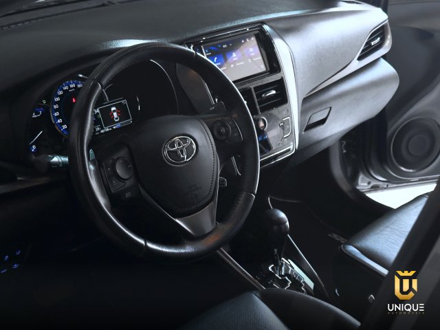 Toyota Yaris Sedan 1.5 16V FLEX SEDAN XLS CONNECT MULTIDRIVE 2022/2023 cinza à venda na Unique Automóveis em Indaiatuba — foto 20