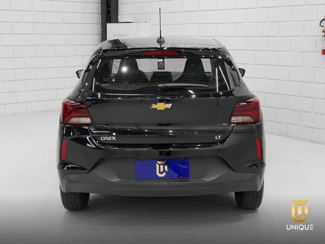 Chevrolet Onix 1.0 FLEX LT MANUAL 2024/2025 preto à venda na Unique Automóveis em Indaiatuba — foto 5