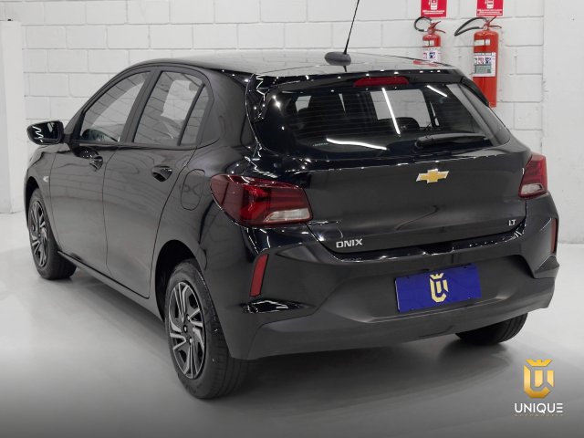 Chevrolet Onix 1.0 FLEX LT MANUAL 2024/2025 preto à venda na Unique Automóveis em Indaiatuba — foto 6