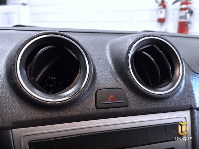 Volkswagen Gol 1.0 MI SPECIAL 8V FLEX 4P MANUAL 2015/2016 prata à venda na Unique Automóveis em Indaiatuba — foto 13