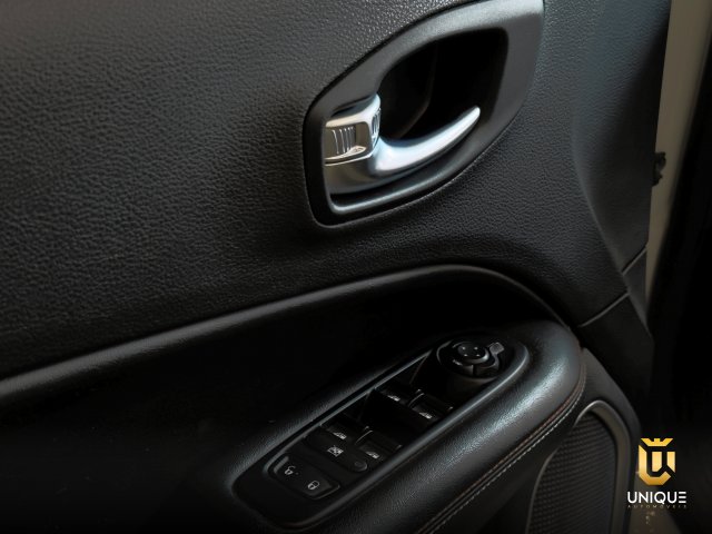 Jeep Compass 2.0 16V FLEX LONGITUDE AUTOMÁTICO 2019 branco à venda na Unique Automóveis em Indaiatuba — foto 15