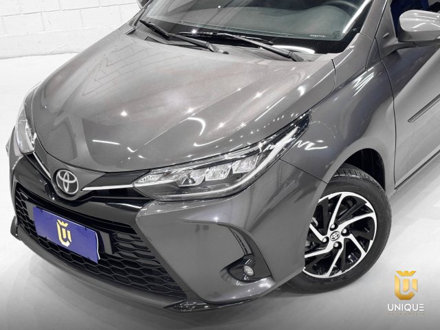 Toyota Yaris Hatch 1.5 16V FLEX XLS CONNECT MULTIDRIVE 2022/2023 cinza à venda na Unique Automóveis em Indaiatuba — foto 3