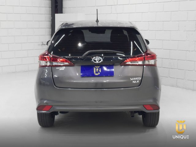 Toyota Yaris Hatch 1.5 16V FLEX XLS CONNECT MULTIDRIVE 2022/2023 cinza à venda na Unique Automóveis em Indaiatuba — foto 5