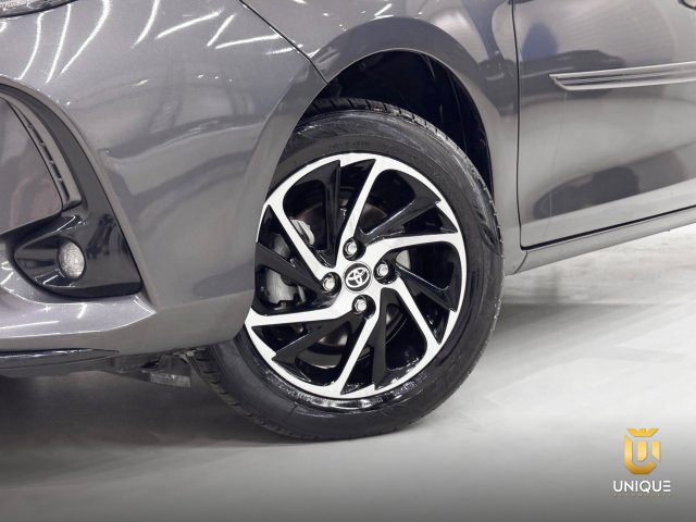 Toyota Yaris Hatch 1.5 16V FLEX XLS CONNECT MULTIDRIVE 2022/2023 cinza à venda na Unique Automóveis em Indaiatuba — foto 7