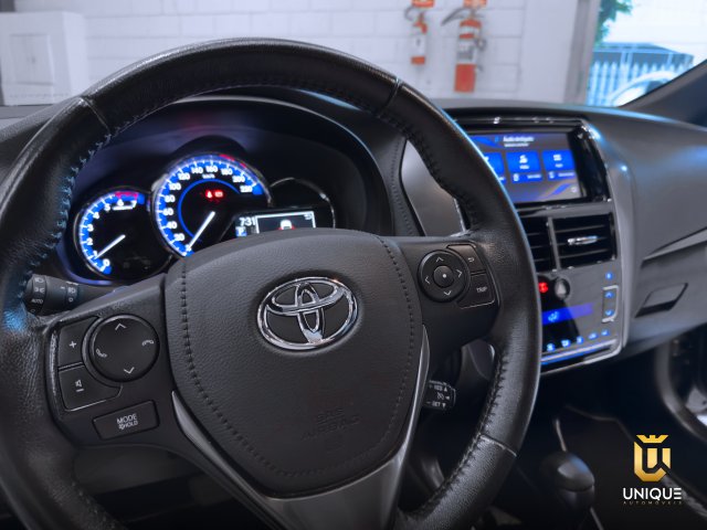 Toyota Yaris Hatch 1.5 16V FLEX XLS CONNECT MULTIDRIVE 2022/2023 cinza à venda na Unique Automóveis em Indaiatuba — foto 15