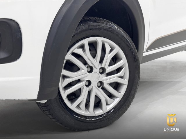Fiat Mobi 1.0 EVO FLEX TREKKING MANUAL 2023/2024 branco à venda na Unique Automóveis em Indaiatuba — foto 7