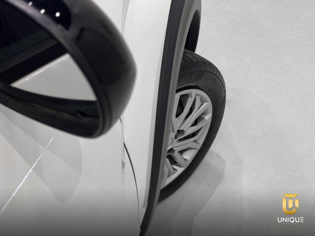 Fiat Mobi 1.0 EVO FLEX TREKKING MANUAL 2023/2024 branco à venda na Unique Automóveis em Indaiatuba — foto 8