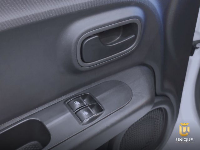 Fiat Mobi 1.0 EVO FLEX TREKKING MANUAL 2023/2024 branco à venda na Unique Automóveis em Indaiatuba — foto 10