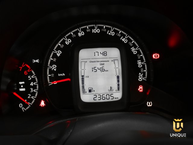 Fiat Mobi 1.0 EVO FLEX TREKKING MANUAL 2023/2024 branco à venda na Unique Automóveis em Indaiatuba — foto 11
