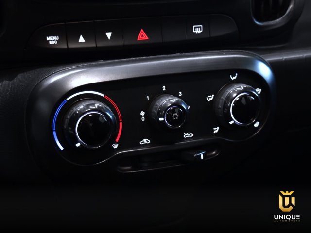 Fiat Mobi 1.0 EVO FLEX TREKKING MANUAL 2023/2024 branco à venda na Unique Automóveis em Indaiatuba — foto 13