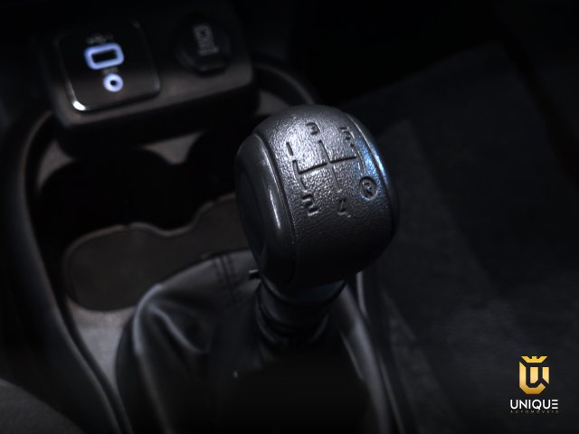 Fiat Mobi 1.0 EVO FLEX TREKKING MANUAL 2023/2024 branco à venda na Unique Automóveis em Indaiatuba — foto 14
