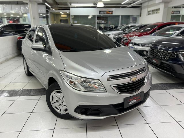 foto do veículo Chevrolet Onix   1.0 MPFI LT 8V FLEX 4P MANUAL
