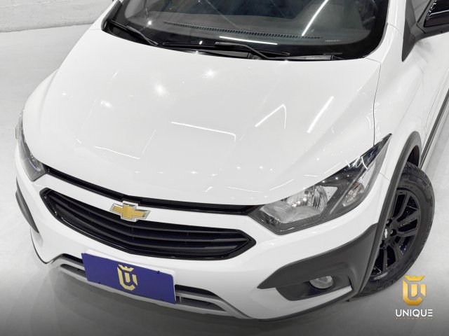 Chevrolet Onix 1.4 MPFI ACTIV 8V FLEX 4P MANUAL 2018/2019 branco à venda na Unique Automóveis em Indaiatuba — foto 3