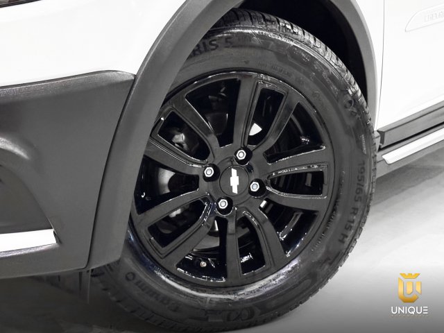 Chevrolet Onix 1.4 MPFI ACTIV 8V FLEX 4P MANUAL 2018/2019 branco à venda na Unique Automóveis em Indaiatuba — foto 7