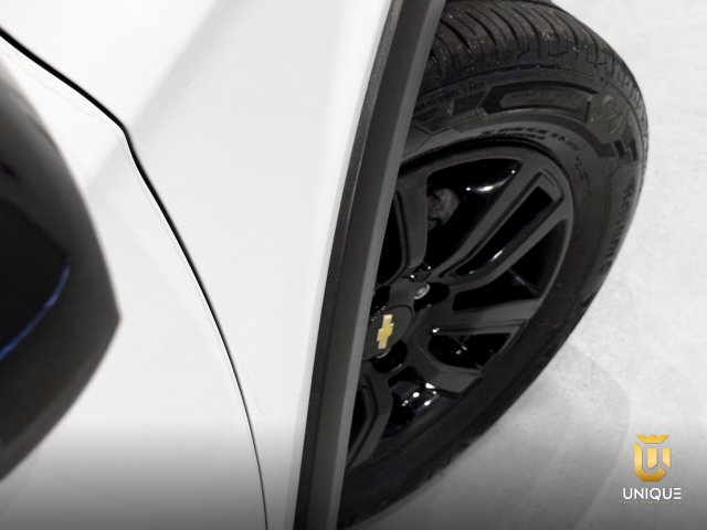 Chevrolet Onix 1.4 MPFI ACTIV 8V FLEX 4P MANUAL 2018/2019 branco à venda na Unique Automóveis em Indaiatuba — foto 8