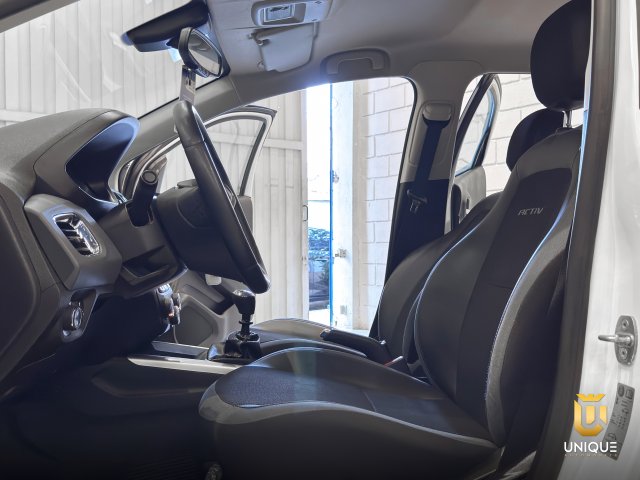Chevrolet Onix 1.4 MPFI ACTIV 8V FLEX 4P MANUAL 2018/2019 branco à venda na Unique Automóveis em Indaiatuba — foto 10