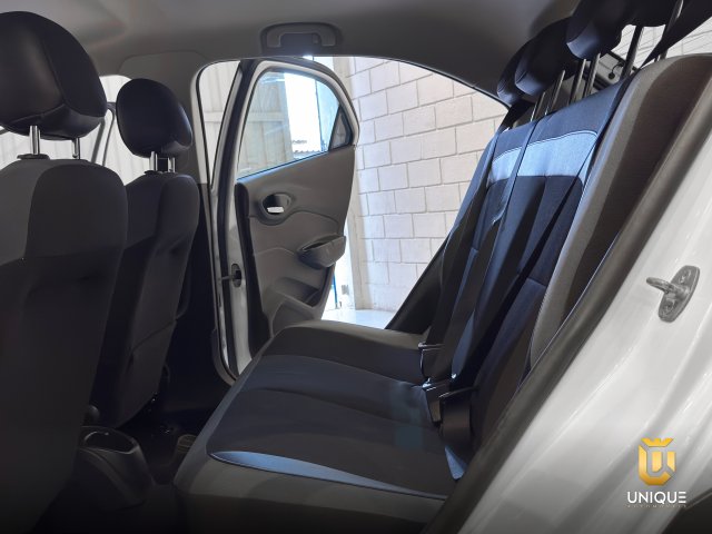 Chevrolet Onix 1.4 MPFI ACTIV 8V FLEX 4P MANUAL 2018/2019 branco à venda na Unique Automóveis em Indaiatuba — foto 11