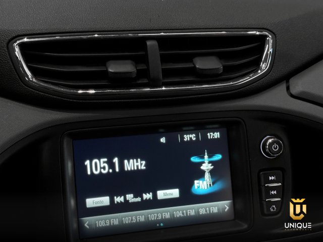 Chevrolet Onix 1.4 MPFI ACTIV 8V FLEX 4P MANUAL 2018/2019 branco à venda na Unique Automóveis em Indaiatuba — foto 14