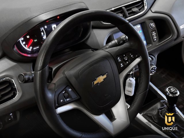 Chevrolet Onix 1.4 MPFI ACTIV 8V FLEX 4P MANUAL 2018/2019 branco à venda na Unique Automóveis em Indaiatuba — foto 16