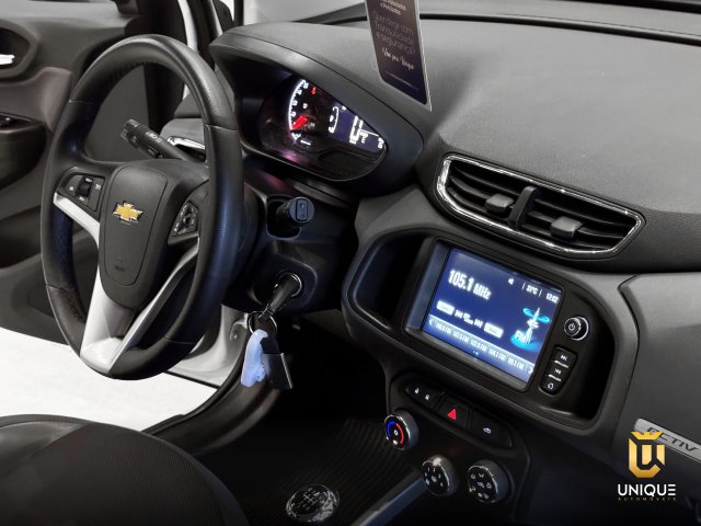 Chevrolet Onix 1.4 MPFI ACTIV 8V FLEX 4P MANUAL 2018/2019 branco à venda na Unique Automóveis em Indaiatuba — foto 18