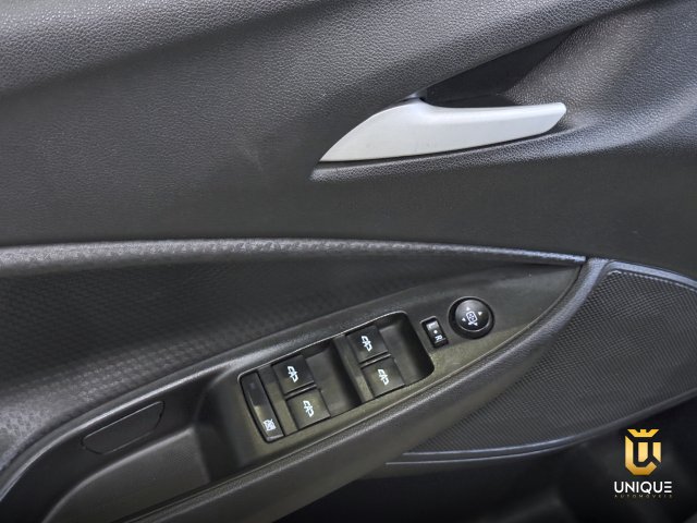 Chevrolet Onix 1.0 TURBO FLEX LT MANUAL 2019/2020 branco à venda na Unique Automóveis em Indaiatuba — foto 10