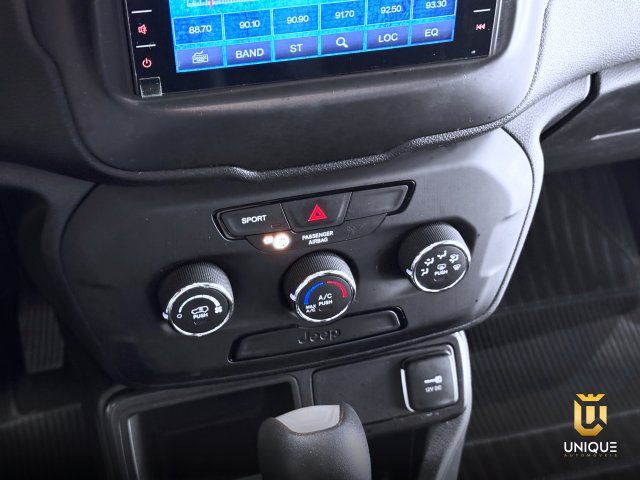Jeep Renegade 1.8 16V FLEX 4P AUTOMATICO 2019/2020 branco à venda na Unique Automóveis em Indaiatuba — foto 15