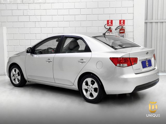 Kia Cerato 1.6 EX2 SEDAN 16V GASOLINA 4P AUTOMÁTICO 2010/2011 prata à venda na Unique Automóveis em Indaiatuba — foto 6