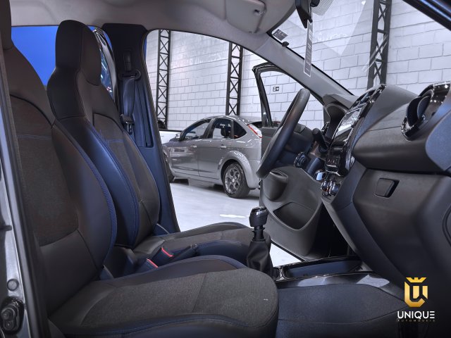 Renault Kwid 1.0 12V SCE FLEX INTENSE MANUAL 2025/2026 preto à venda na Unique Automóveis em Indaiatuba — foto 11