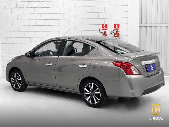 Nissan Versa 1.6 16V FLEXSTART SL 4P XTRONIC 2019 cinza à venda na Unique Automóveis em Indaiatuba — foto 3