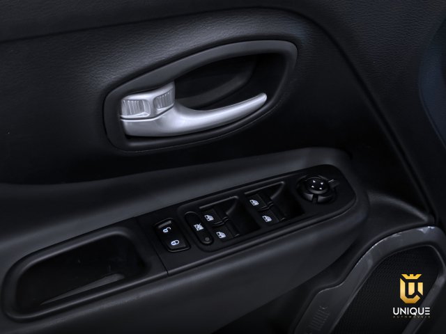 Jeep Renegade 1.3 T270 TURBO FLEX LONGITUDE AT6 2025/2026 branco à venda na Unique Automóveis em Indaiatuba — foto 16